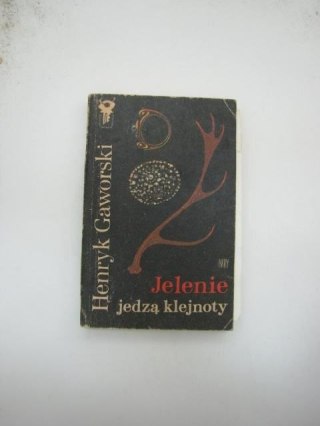 JELENIE JEDZĄ KLEJNOTY