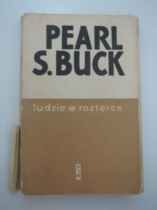 LUDZIE W ROZTRCE