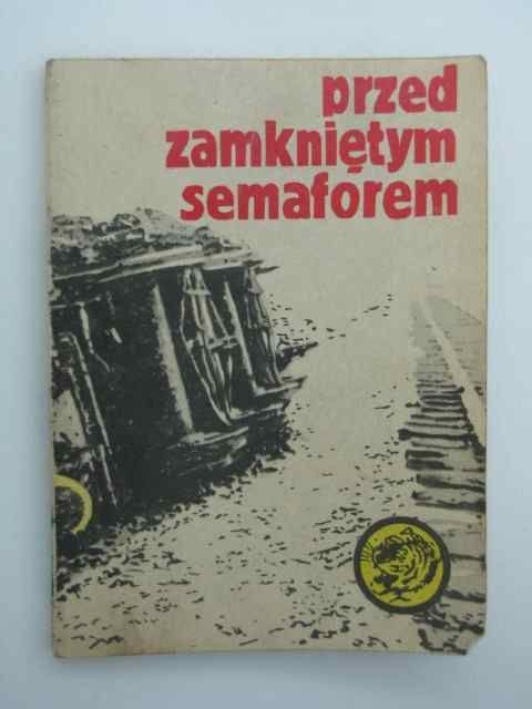 PRZED ZAMKNIĘTYM SEMAFOREM
