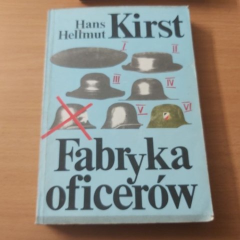 Fabryka oficerów TOM 1