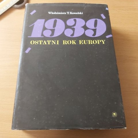 Odkryj niezwykłą historię Polski w książce "1939 i 1944. Kilka zagadnień Polskich" autorstwa Jerzego Kirchmayera. Subtelne szkic