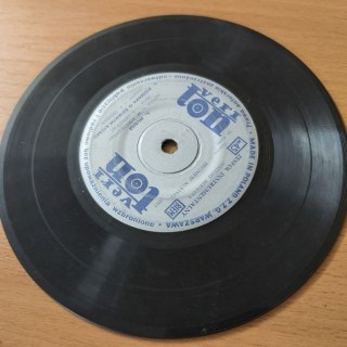 Musisz, Piosenka o dziwnym kiosku, Nik o tym nie wie, Lipcowe wspomnienia