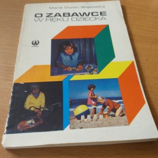 O zabawie w ręku dziecka