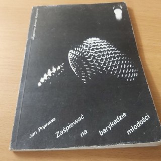 Zaśpiewać na barykadzie młodości