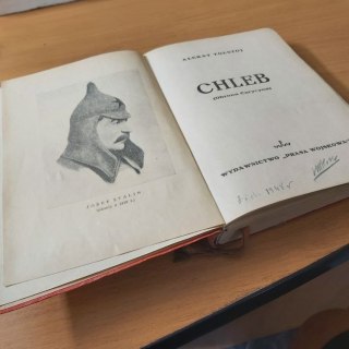 Chleb ( Obrona Carycyna ) ksiażka napisana przez Tołstoja wydana w 1948 roku.