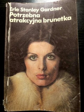 Potrzebna atrakcyjna brunetka
