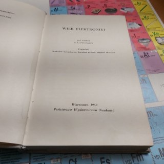Wiek elektroniki - biblioteka problemów