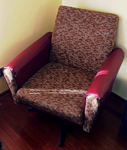 FOTEL PRL obracany, metalowe nogi