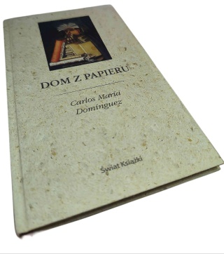 DOM Z PAPIERU Carlos María Domínguez